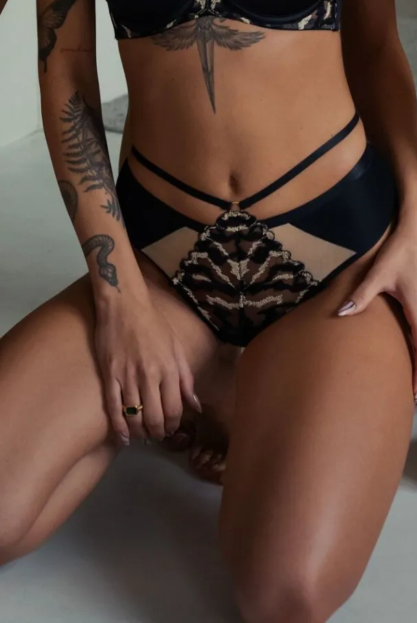 Czarne Stringi VENUS Wysoki Stan<Polski Hot