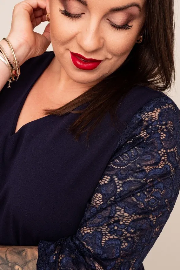 Granatowa Sukienka z koronkowym rękawem EVE<Polski Best