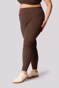 Kawowe Legginsy prążkowane RIBBED<Polski Outlet